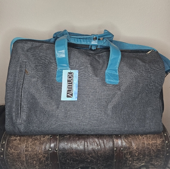 Altitude 20" Grey Garment Duffle Bag NWT - Picture 1 of 3